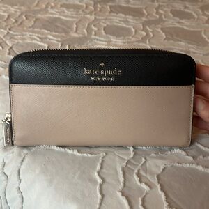 Kate Spade Staci color block zip wallet beige and black with gold hardware
